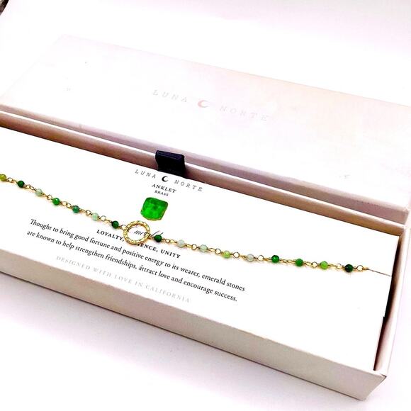 Luna Norte “Emerald” Anklet in 14k gold plated brass - Picture 5 of 10